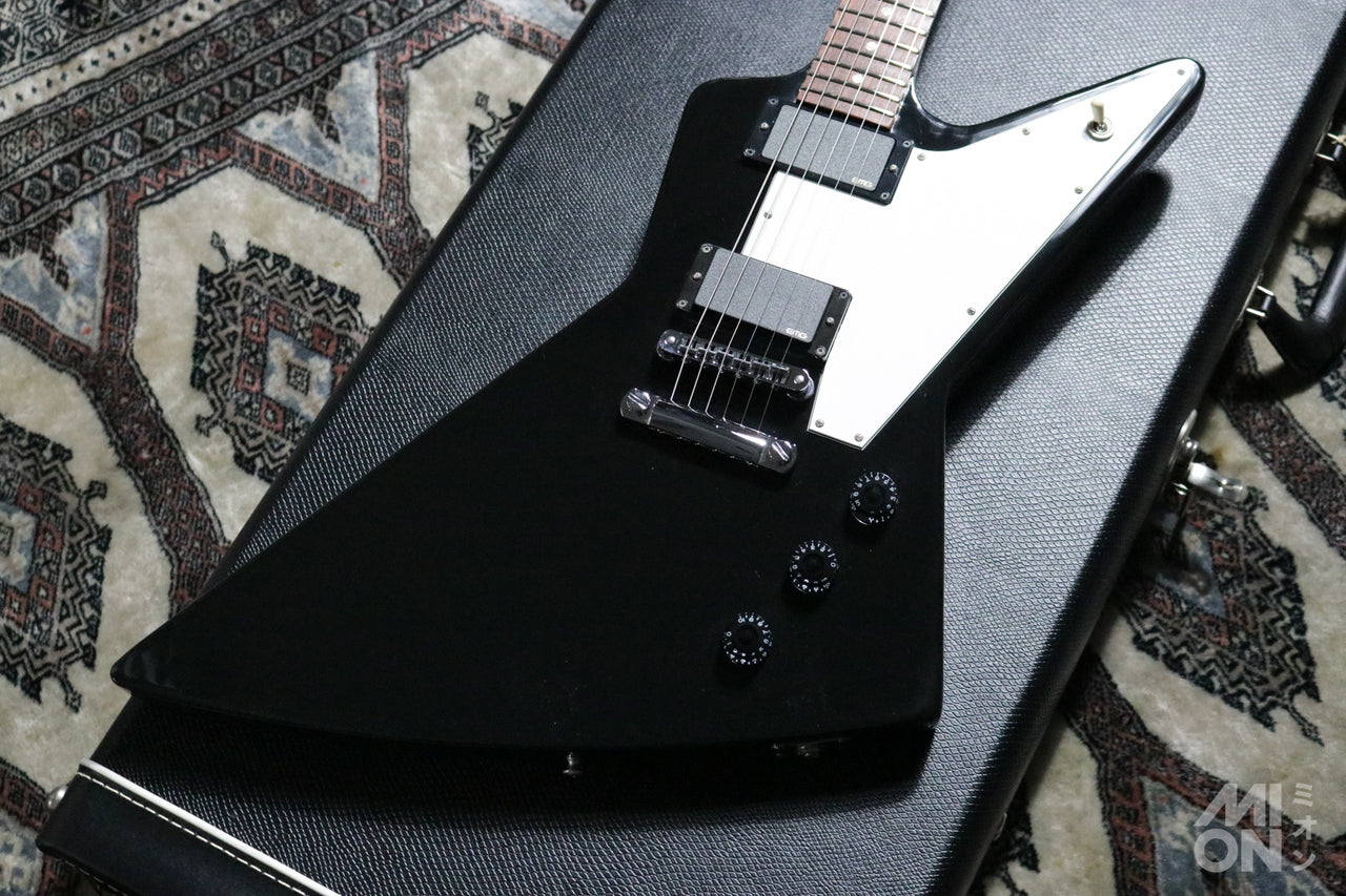 Gibson '76 Explorer 2012 Ebony w/ EMG 81 & 85 Pickups