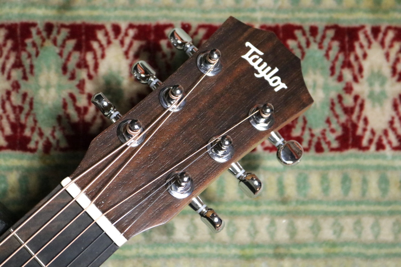 Taylor BT2e (Baby Taylor-e Mahogany) [Taylor-approved repairman worker]