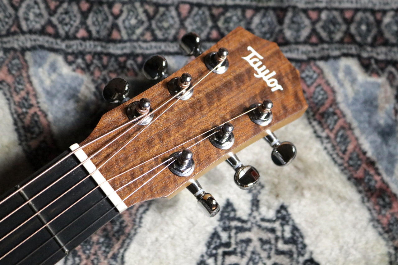 Taylor BT2e (Baby Taylor-e Mahogany) [Taylor-approved repairman worker]