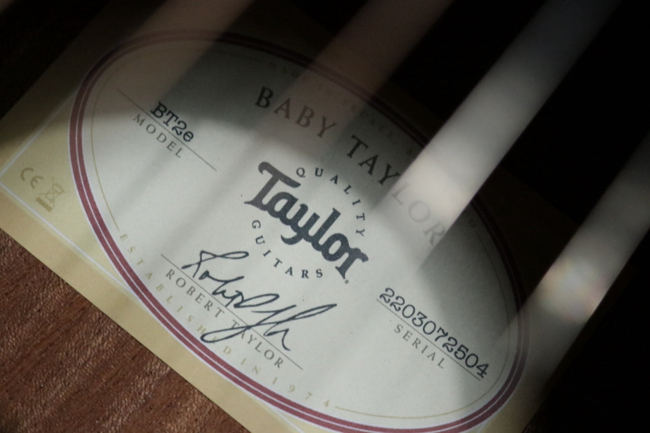 Taylor BT2e (Baby Taylor-e Mahogany) [Taylor-approved repairman worker]