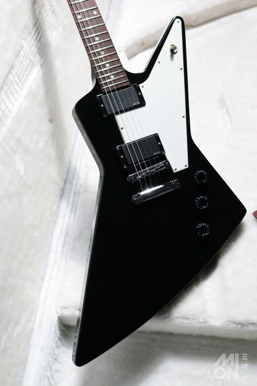 Gibson '76 Explorer 2012 Ebony w/ EMG 81 & 85 Pickups
