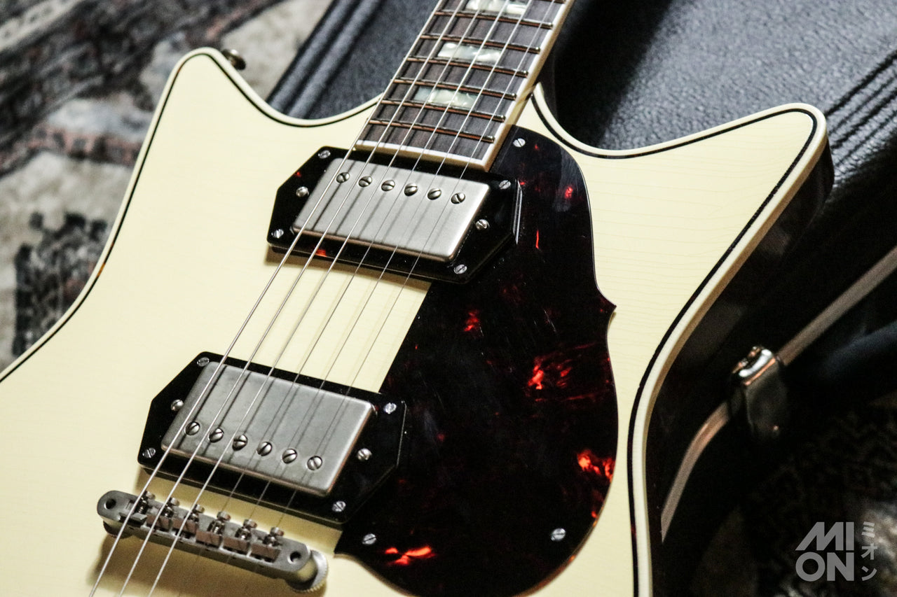Frank Brothers Arcade One Nicotine White 2025