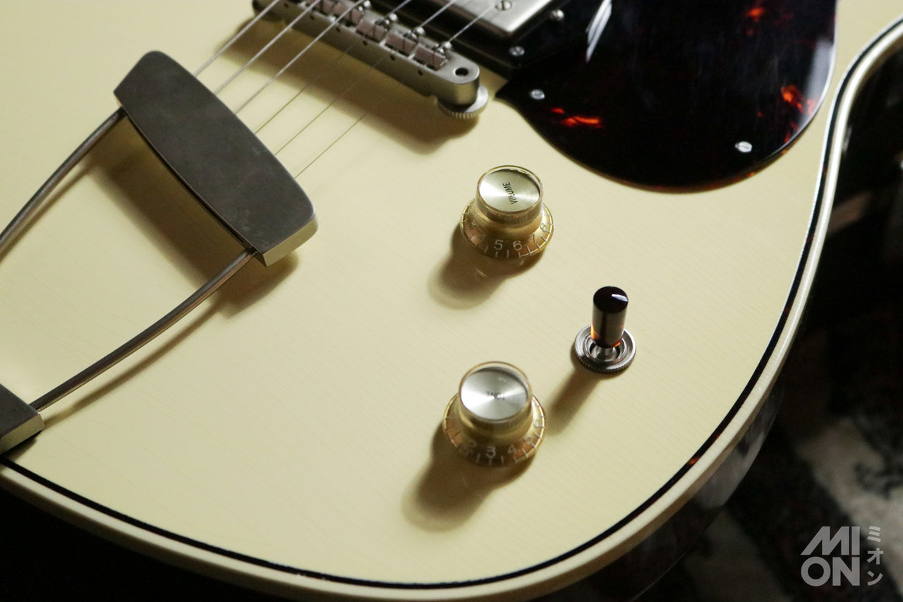 Frank Brothers Arcade One Nicotine White 2025