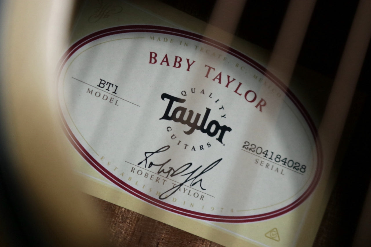 Taylor BT1 (Baby Taylor Walnut) 【Taylor Authorized Repair Technician on Staff】